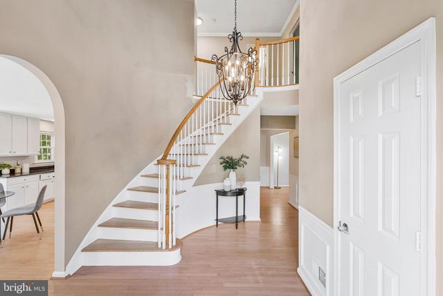 2000 GALLOWS TREE LN, Vienna, VA 22182