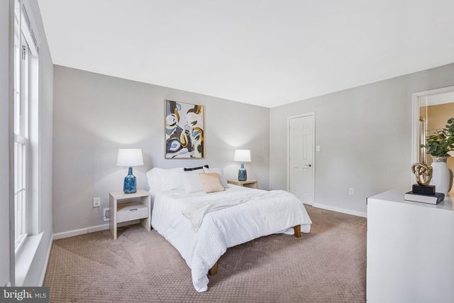 2000 GALLOWS TREE LN, Vienna, VA 22182