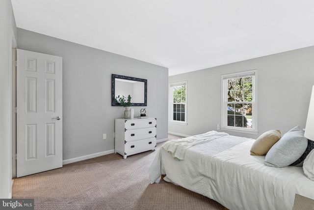 2000 GALLOWS TREE LN, Vienna, VA 22182