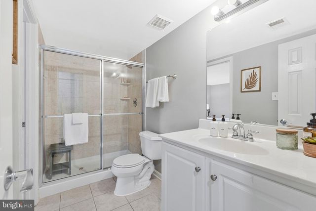 2000 GALLOWS TREE LN, Vienna, VA 22182
