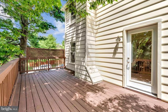 2000 GALLOWS TREE LN, Vienna, VA 22182
