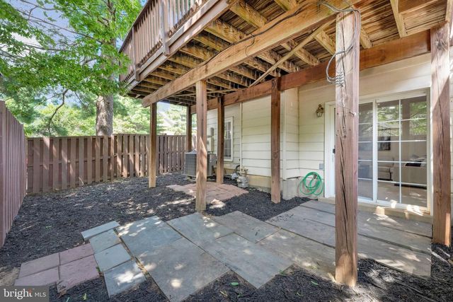 2000 GALLOWS TREE LN, Vienna, VA 22182