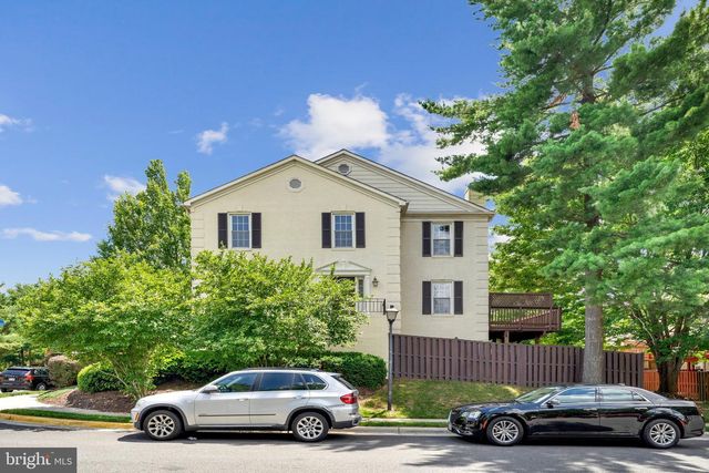 2000 GALLOWS TREE LN, Vienna, VA 22182