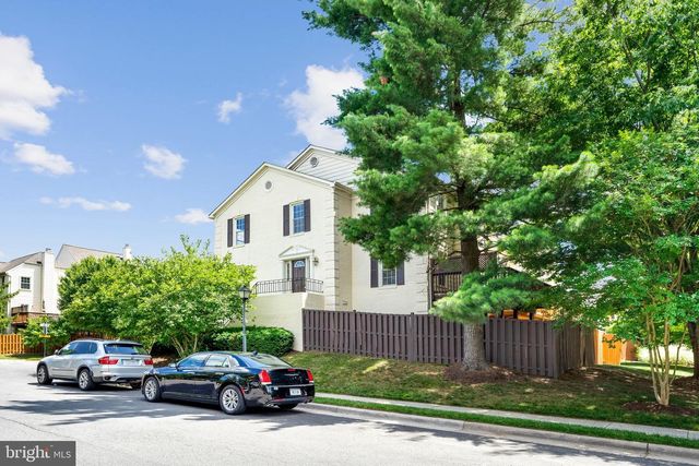 2000 GALLOWS TREE LN, Vienna, VA 22182