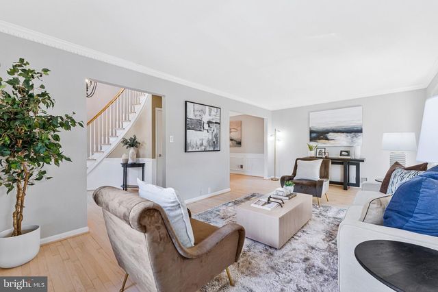 2000 GALLOWS TREE LN, Vienna, VA 22182
