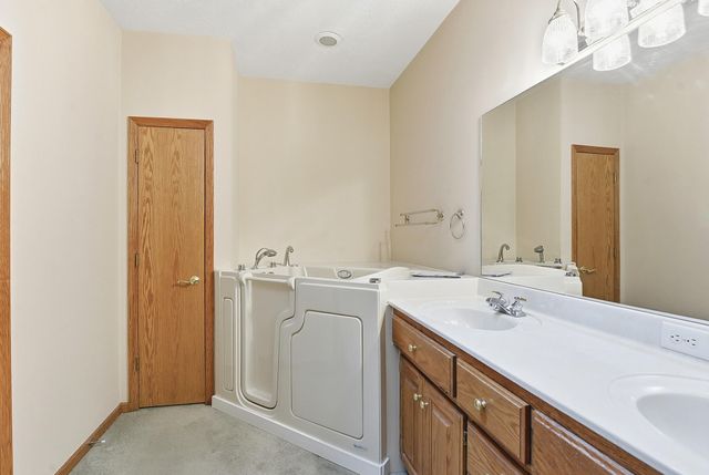 1725 FAIROAKS, Council Bluffs, IA 51503