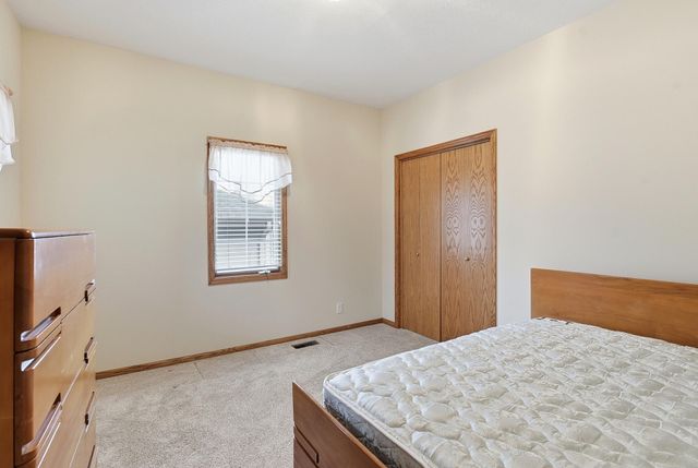 1725 FAIROAKS, Council Bluffs, IA 51503