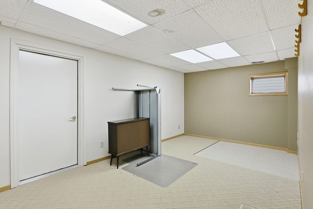 1725 FAIROAKS, Council Bluffs, IA 51503