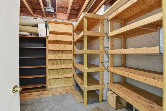 1725 FAIROAKS, Council Bluffs, IA 51503