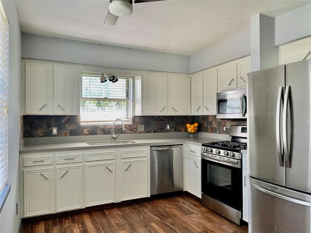 2507 Lynn Drive, Pearland, TX 77581