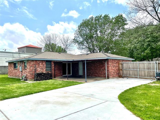 2507 Lynn Drive, Pearland, TX 77581