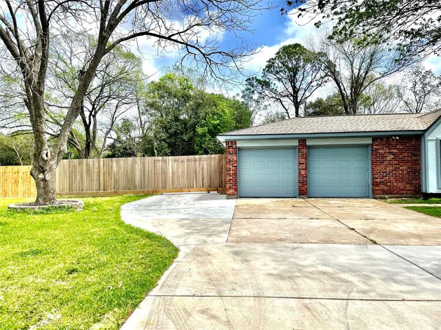 2507 Lynn Drive, Pearland, TX 77581