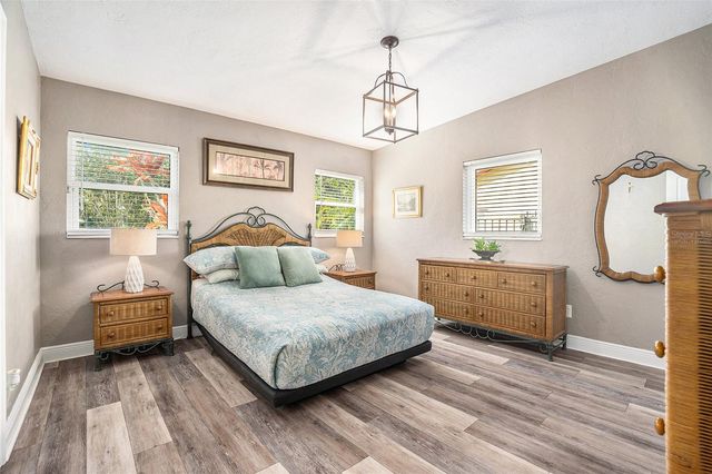 2134 SERPENTINE CIRCLE S, St Petersburg, FL 33712