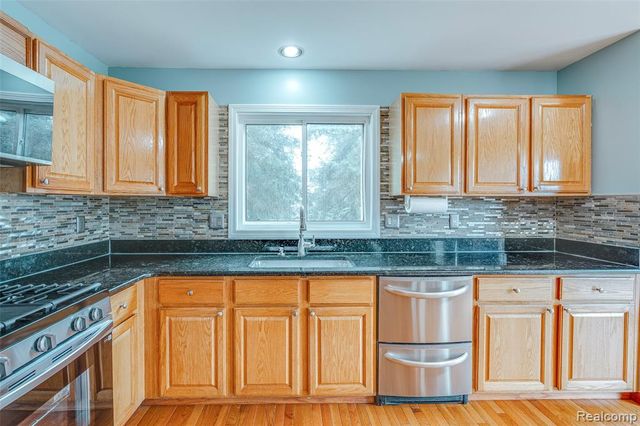 43470 Algonquin Drive, Novi, MI 48375