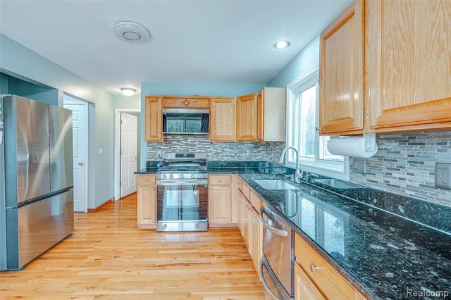 43470 Algonquin Drive, Novi, MI 48375