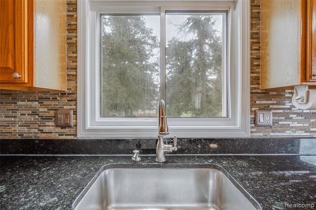 43470 Algonquin Drive, Novi, MI 48375