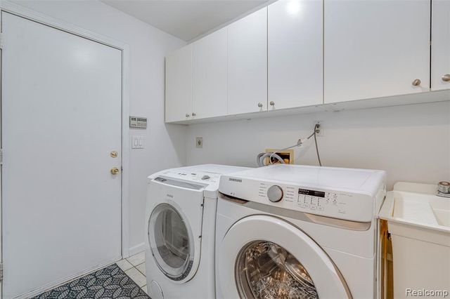 43470 Algonquin Drive, Novi, MI 48375