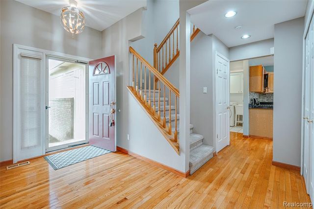 43470 Algonquin Drive, Novi, MI 48375