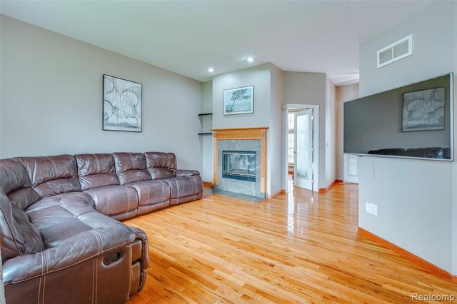 43470 Algonquin Drive, Novi, MI 48375