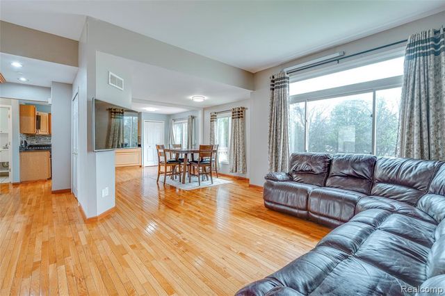 43470 Algonquin Drive, Novi, MI 48375