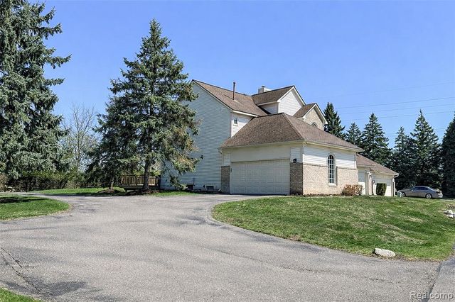 43470 Algonquin Drive, Novi, MI 48375