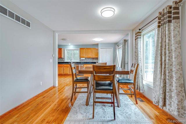 43470 Algonquin Drive, Novi, MI 48375