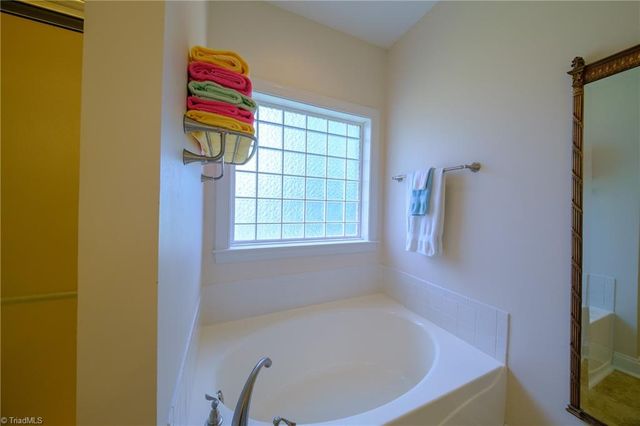 1312 Whitworth Court, Kernersville, NC 27284