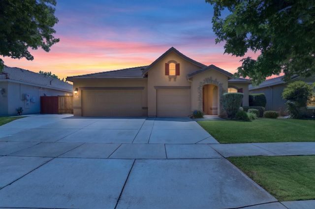 3364 Monroe Dr, Yuba City, CA 95993
