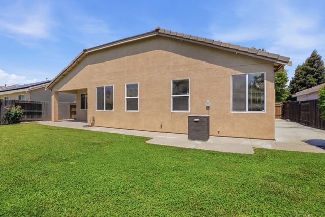 3364 Monroe Dr, Yuba City, CA 95993