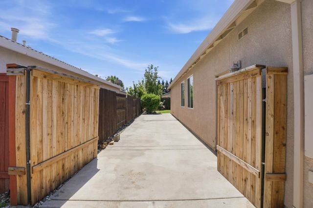 3364 Monroe Dr, Yuba City, CA 95993