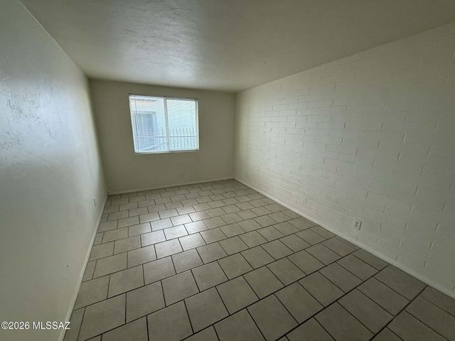 5425 E 30th St Apt 3, Tucson, AZ 85711