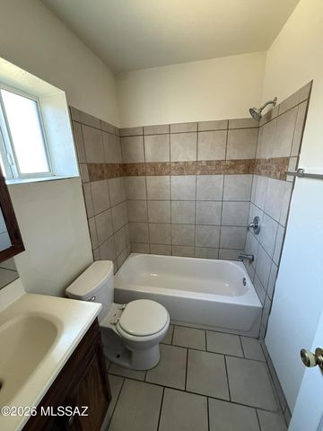 5425 E 30th St Apt 3, Tucson, AZ 85711