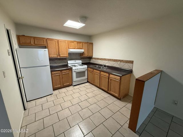 5425 E 30th St Apt 3, Tucson, AZ 85711