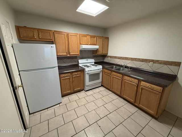 5425 E 30th St Apt 3, Tucson, AZ 85711
