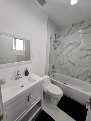 1453 NW 70th St, Miami, FL 33147