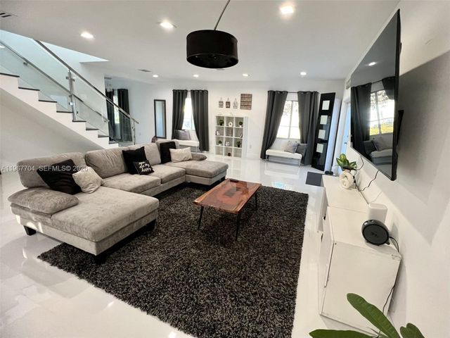 1453 NW 70th St, Miami, FL 33147