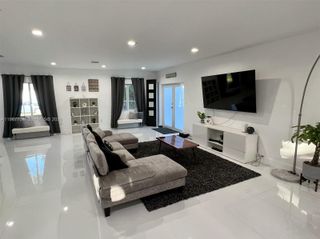 1453 NW 70th St, Miami, FL 33147