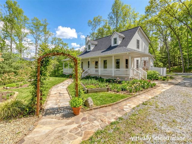 109 Paradise Circle, Clyde, NC 28721