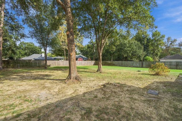 1002 Westwood North Drive, Magnolia, TX 77354