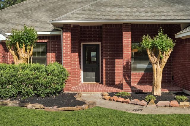 1002 Westwood North Drive, Magnolia, TX 77354