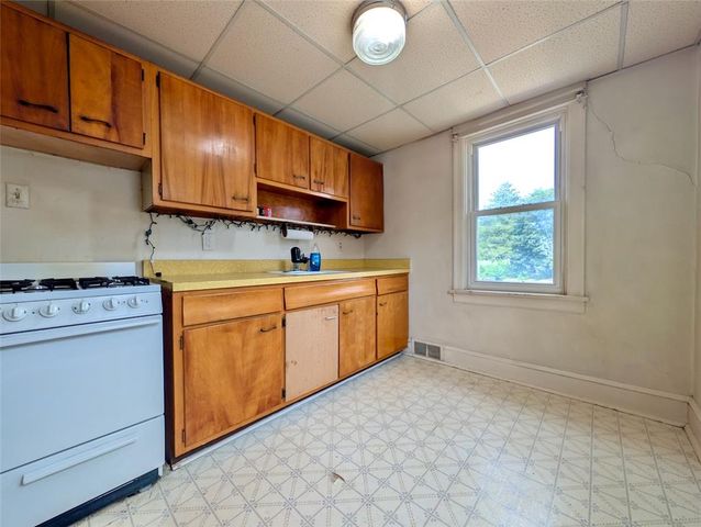 1083 Main Street 2nd Floor, Hellertown Boro, PA 18055