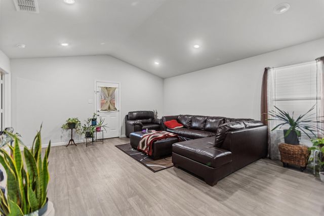 1106 Ripplewood Circle, Chandler, TX 75758