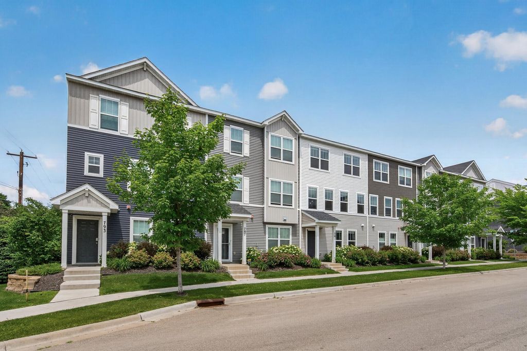 781 Midtown Lane, New Brighton, MN 55112