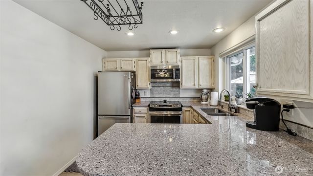 15514 19th Avenue Ct E, Tacoma, WA 98445