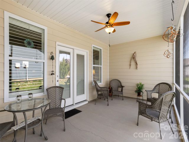 748 Summerfield Place, Flat Rock, NC 28731