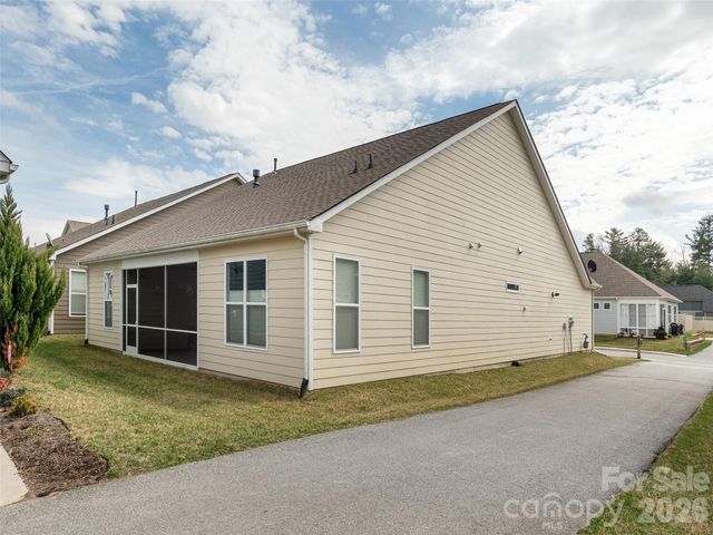 748 Summerfield Place, Flat Rock, NC 28731