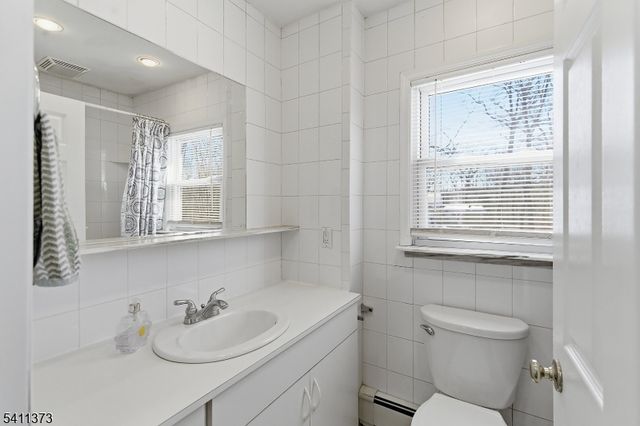 34 Isabelle Ave, Hopatcong Boro, NJ 07821