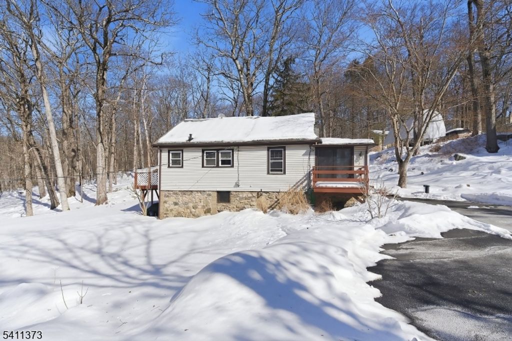 34 Isabelle Ave, Hopatcong Boro, NJ 07821