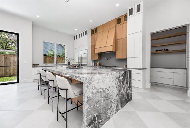 408 W 30th Street, Houston, TX 77018