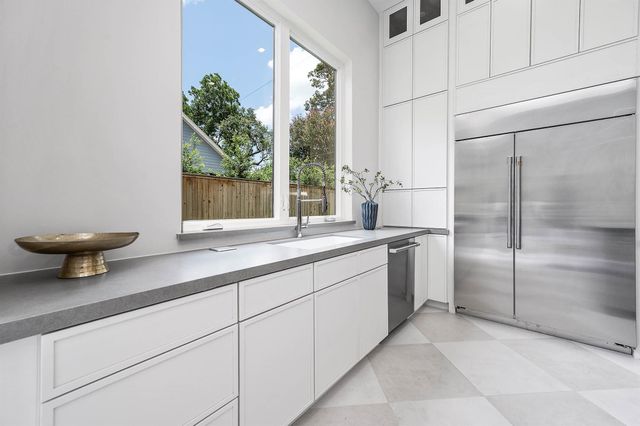 408 W 30th Street, Houston, TX 77018